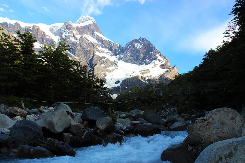 torres-del-paine-pont-suspendu