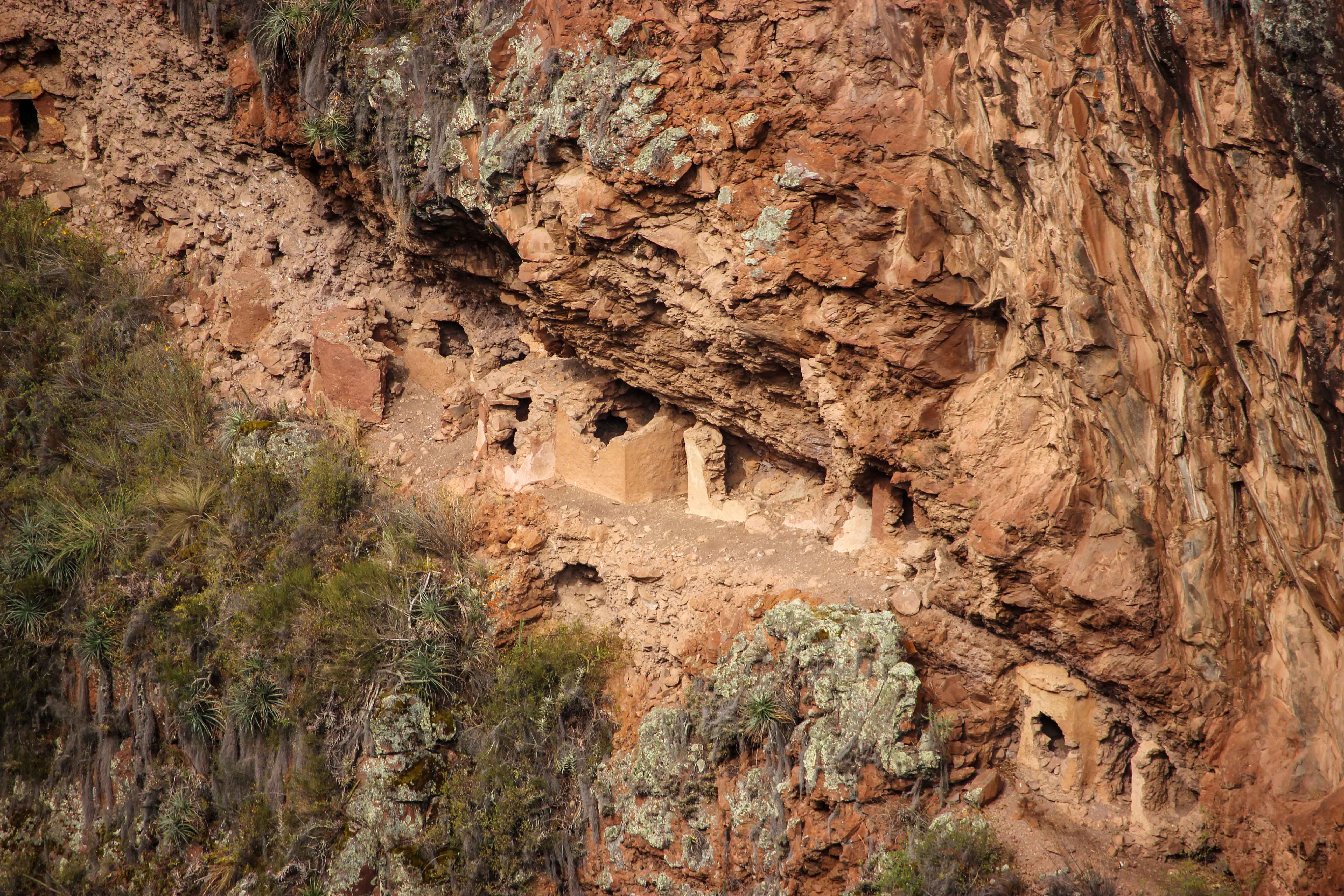 vallee-sacree-pisac-tombes