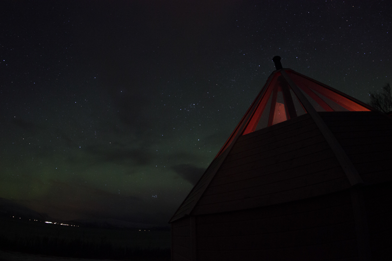 aurores-boréales-cabane-lavvo