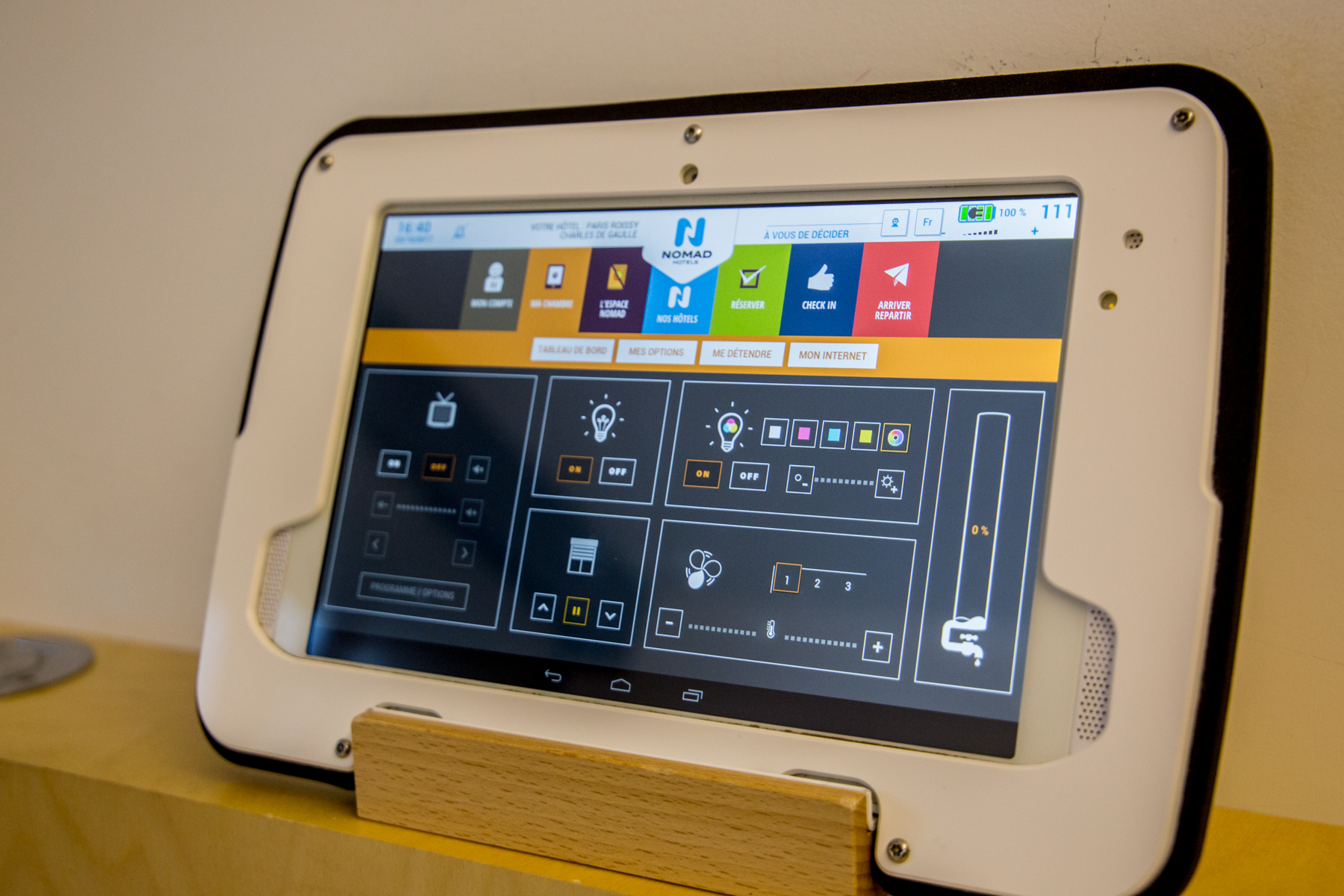 Nomad-Hotel-Aeroport-tablette