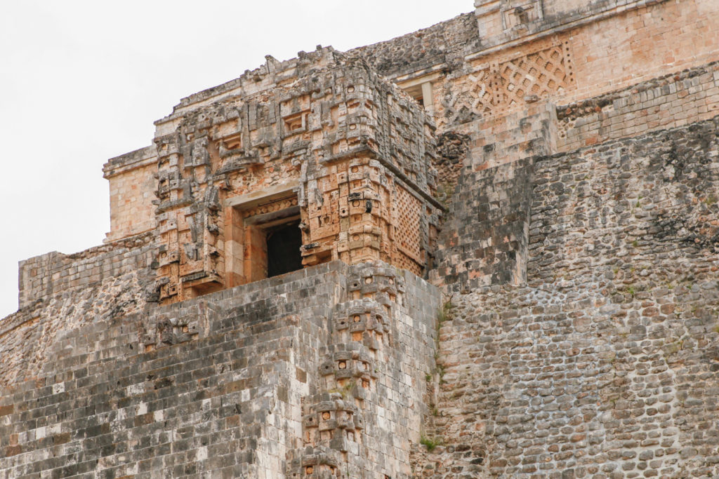 pyramide-maya-uxmal-yucatan-mexique-ruines
