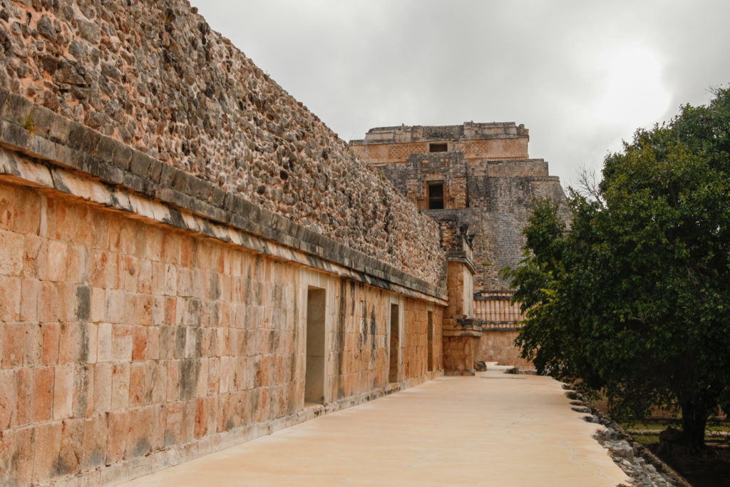 pyramide-uxmal-ruines-mayas-mexique-yucatan