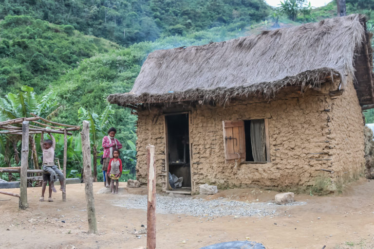 rencontre-madagascar-locaux-village