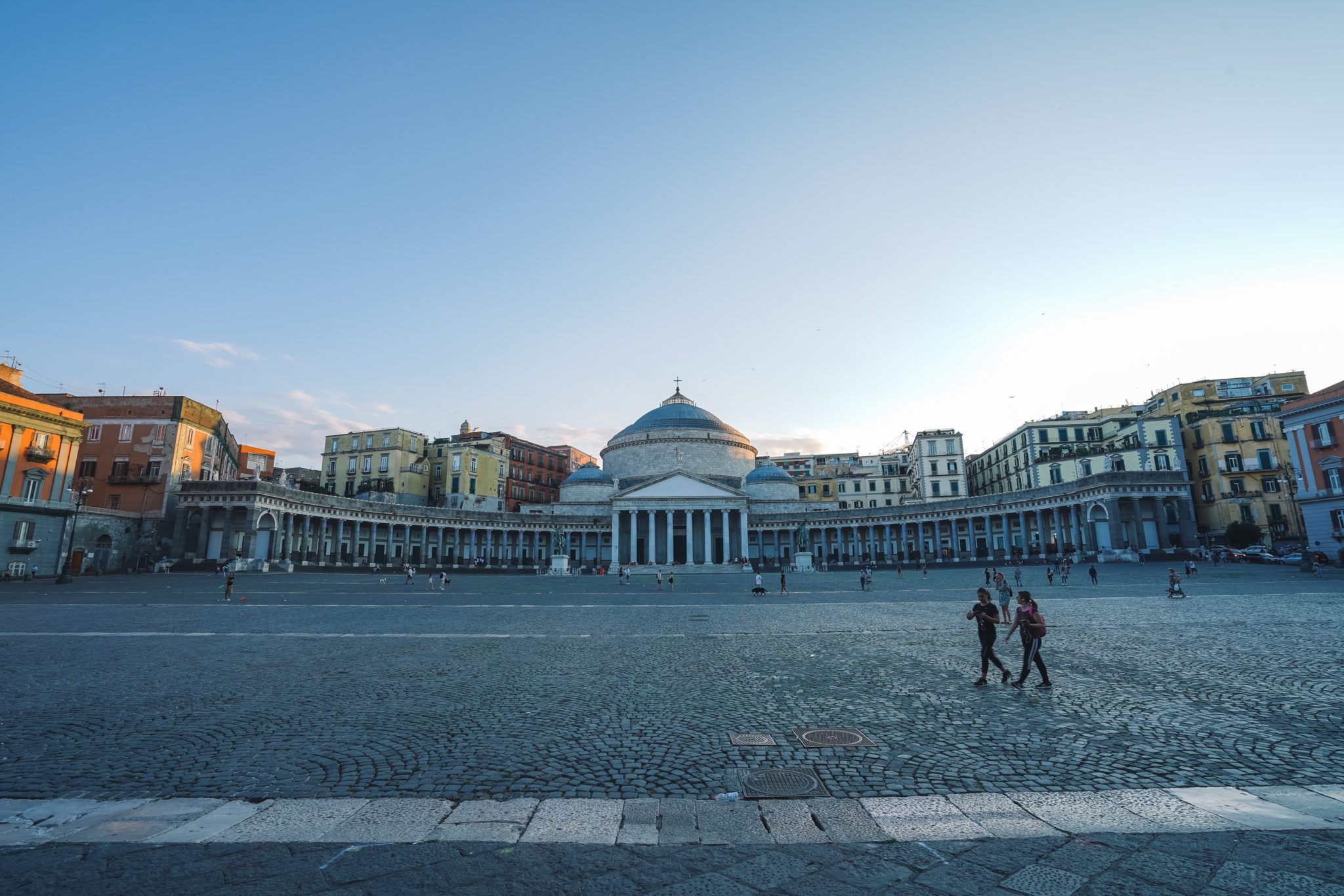 naples-visiter-city-guide-piazza-del-plebiscito
