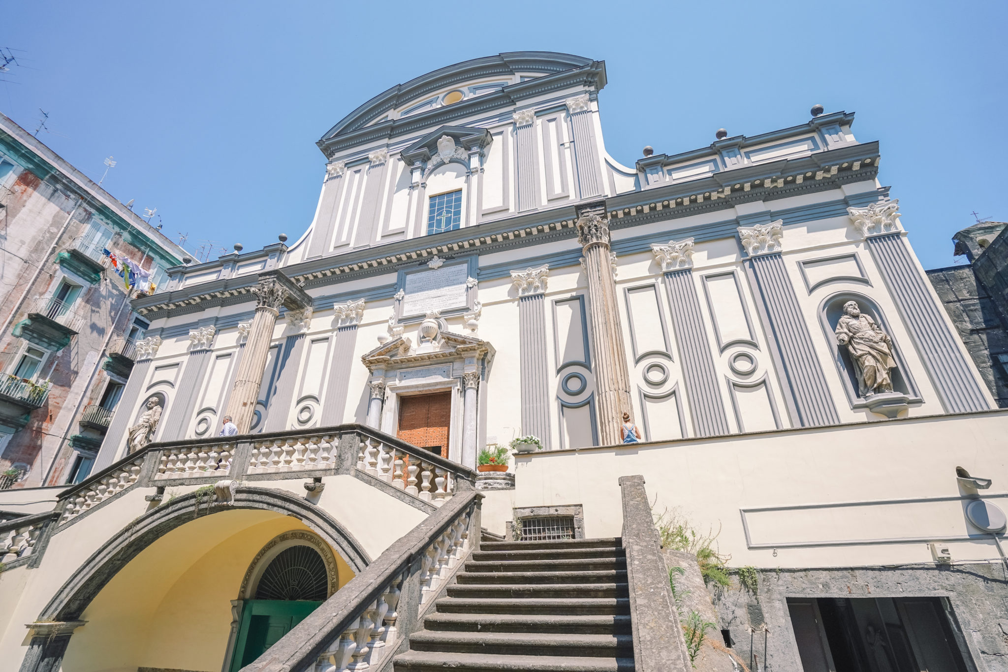 naples-visiter-city-guide-san-paolo-maggiore-basilique