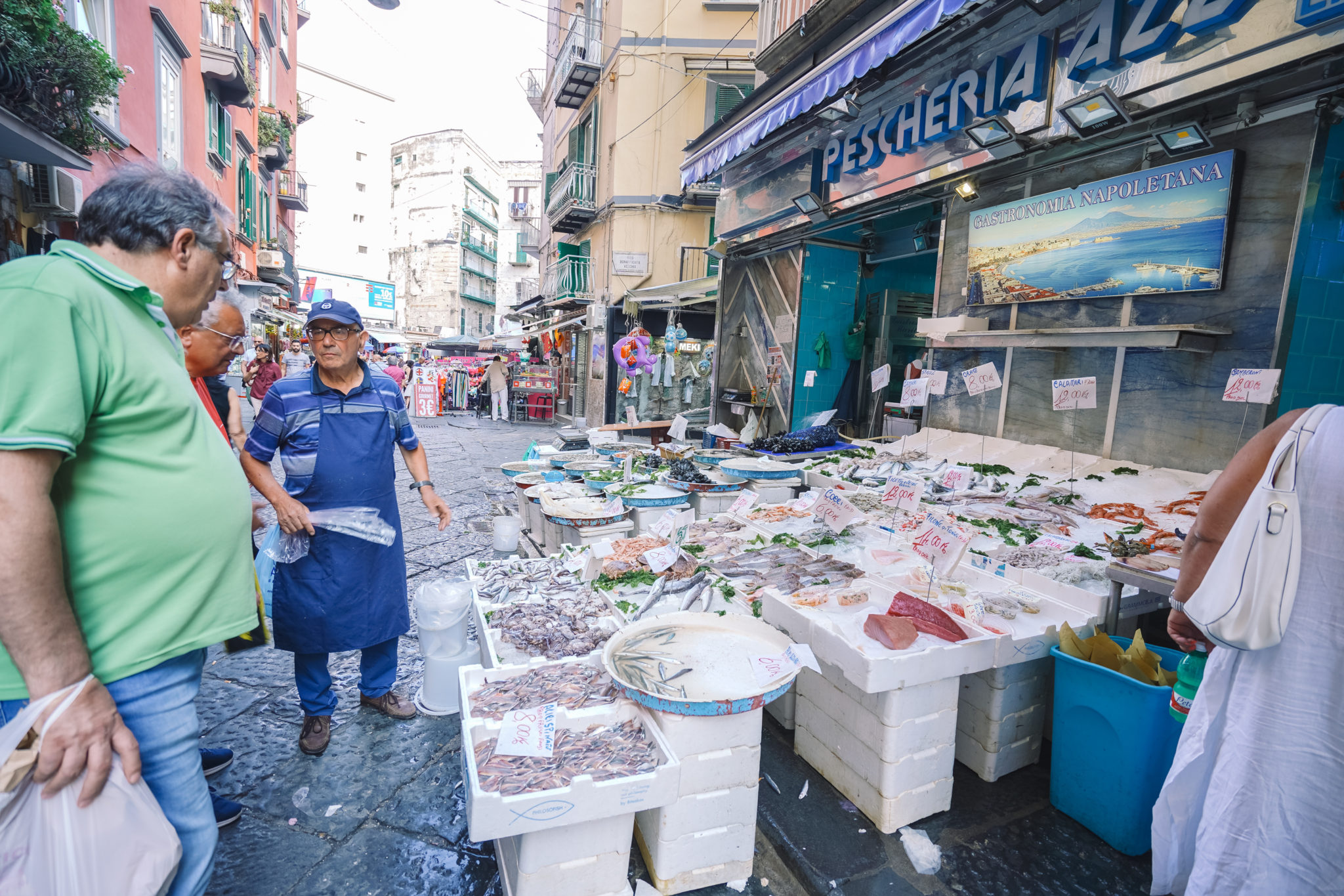 visiter-naples-city-guide-marché
