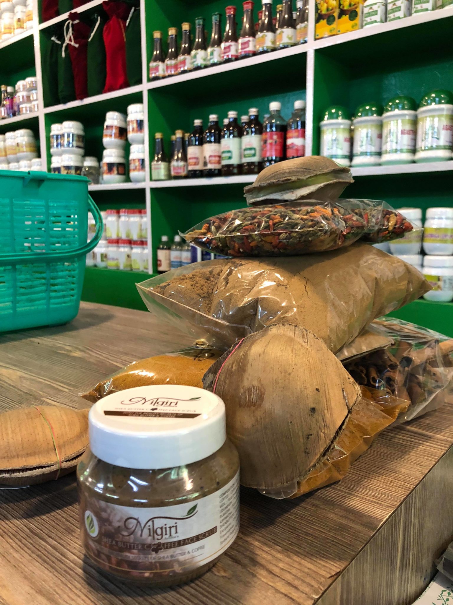 ayurvédique-munnar-kerala-produits-épices-cure