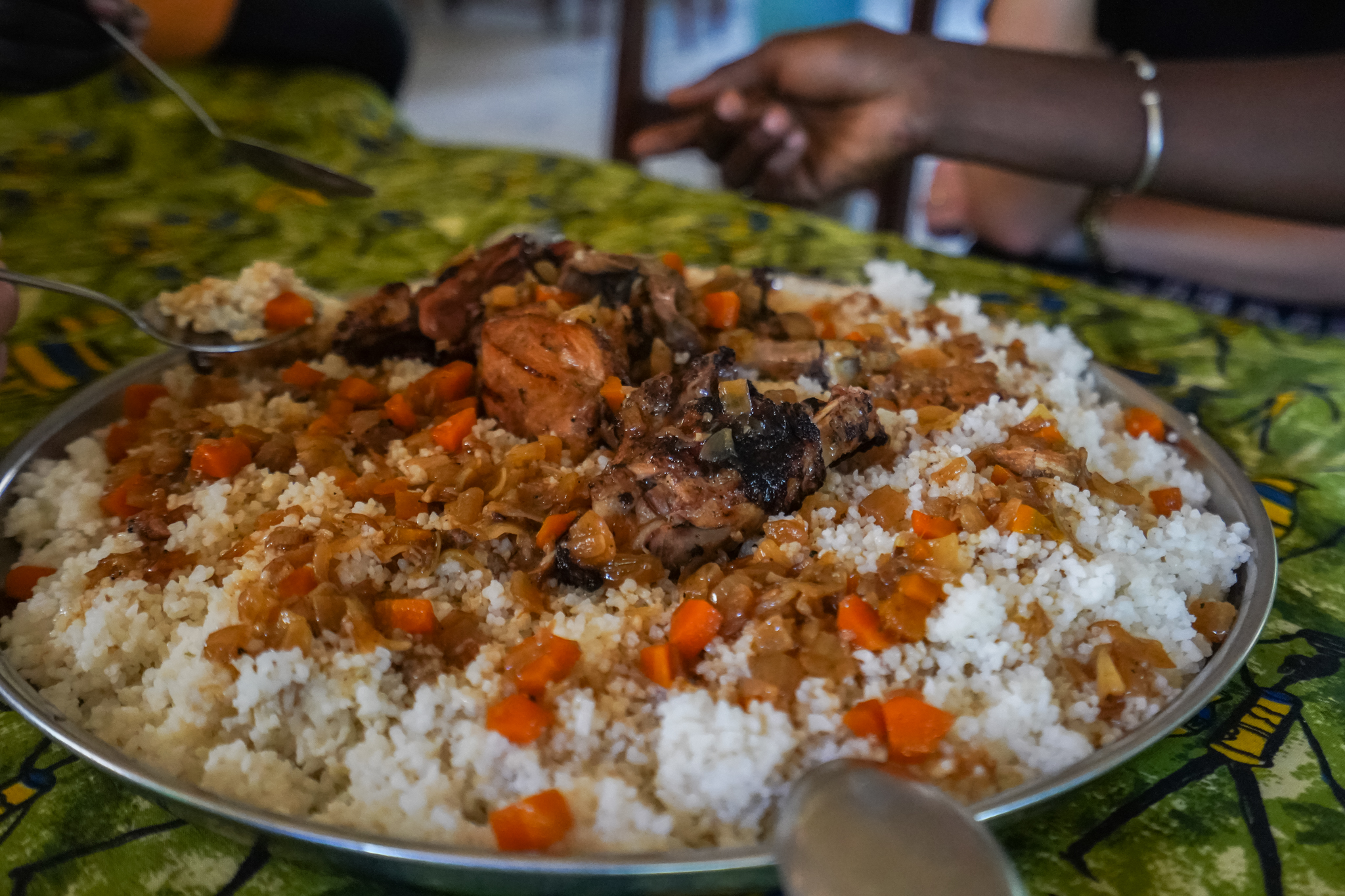 Poulet-yassa-sénégal-manger-voyage-casamance