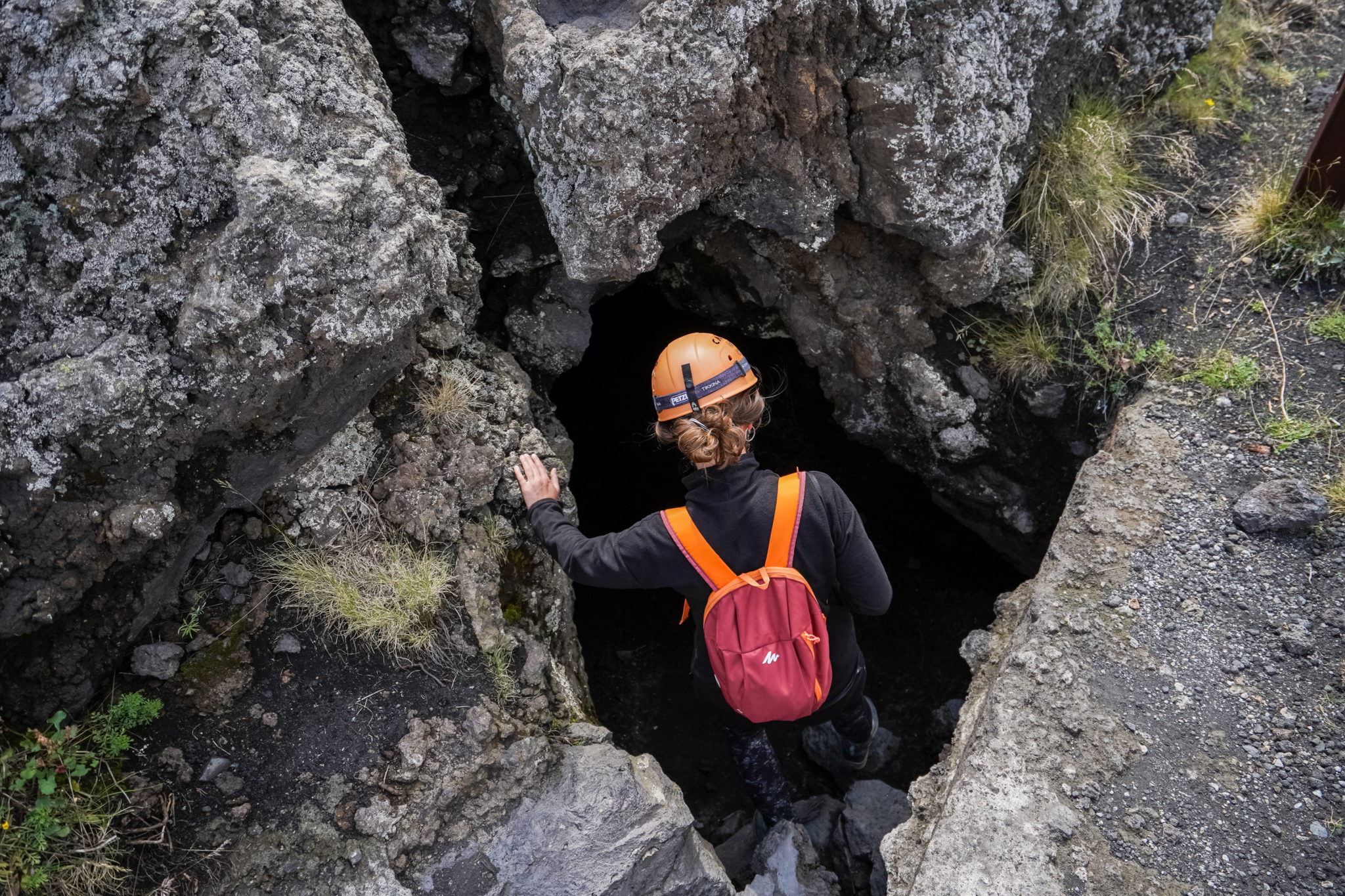 etna-sicile-volcan-tunnel-lave-guide-excursion