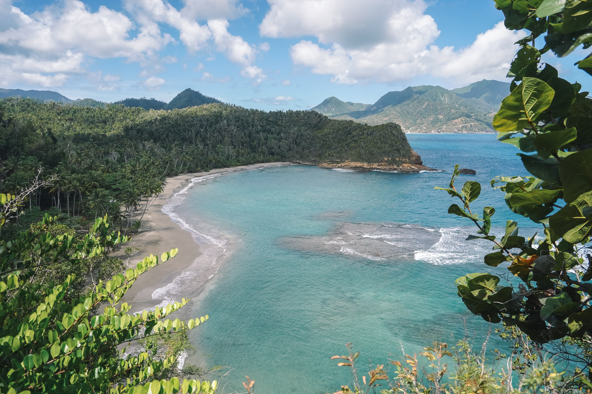 batibou-beach-dominique-plage