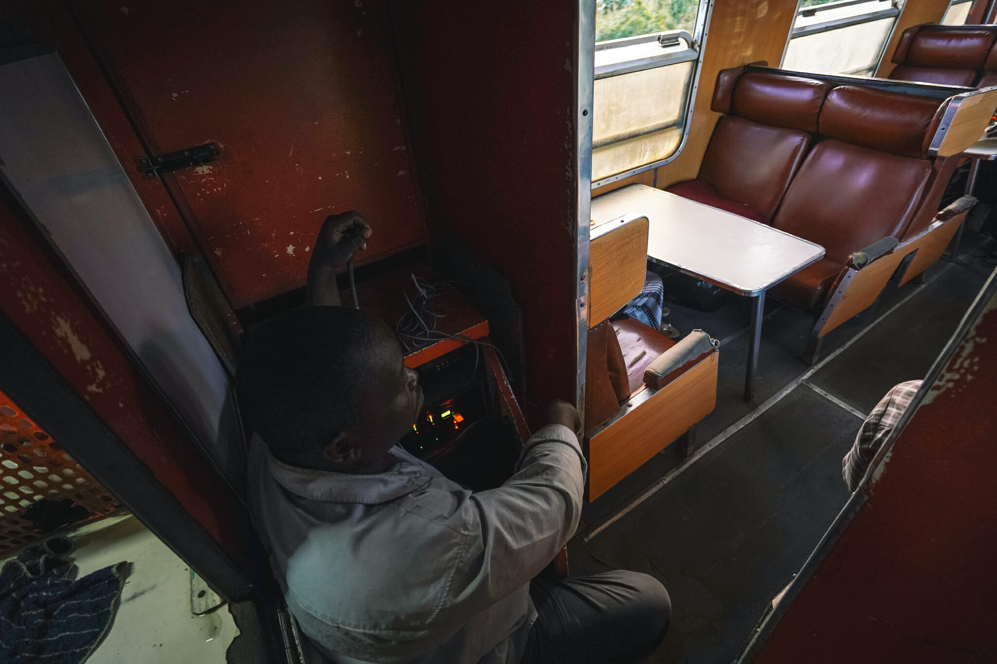 voyage-train-tanzanie-dj-speaker