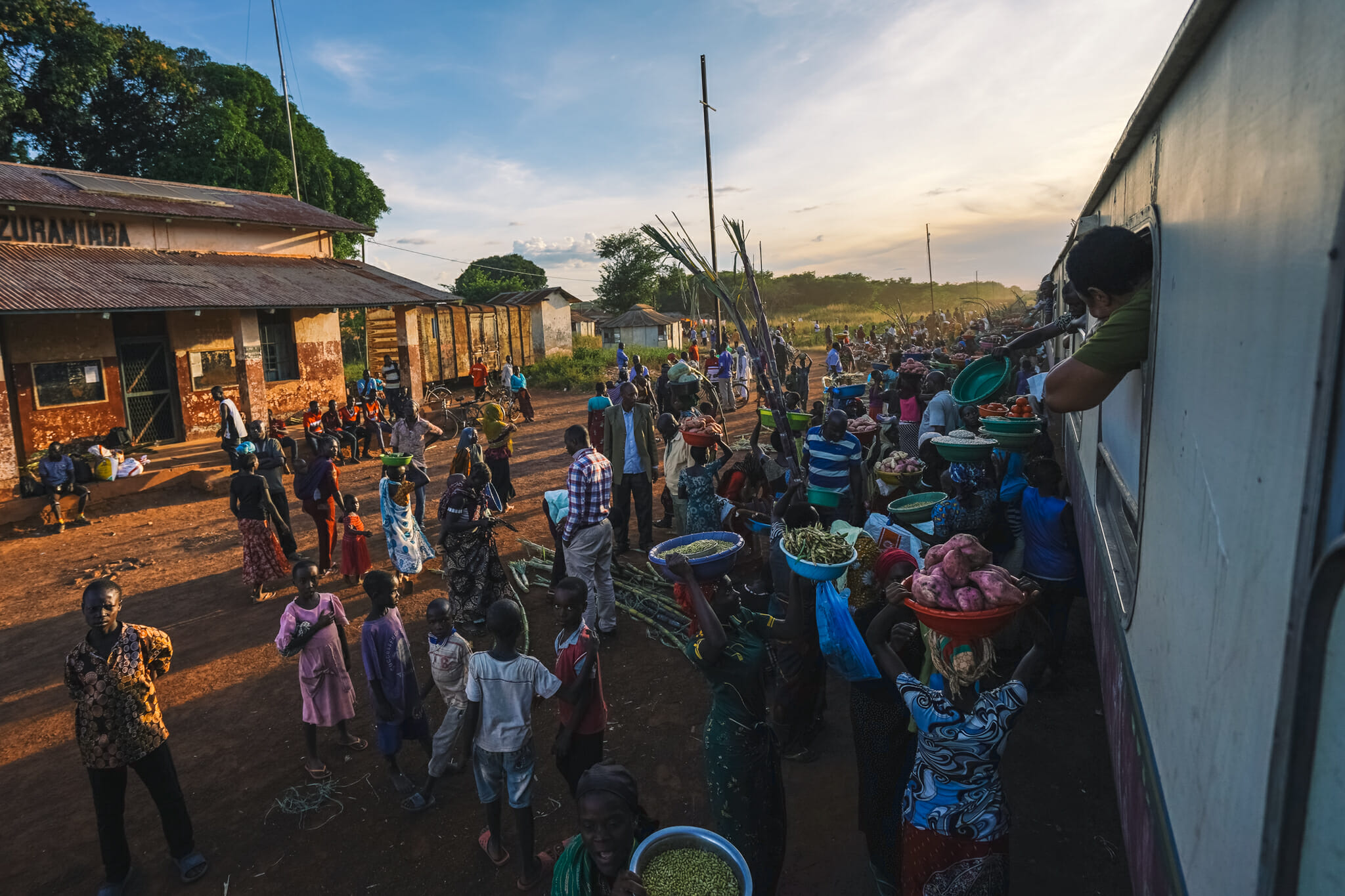voyage-train-tanzanie-marchandises