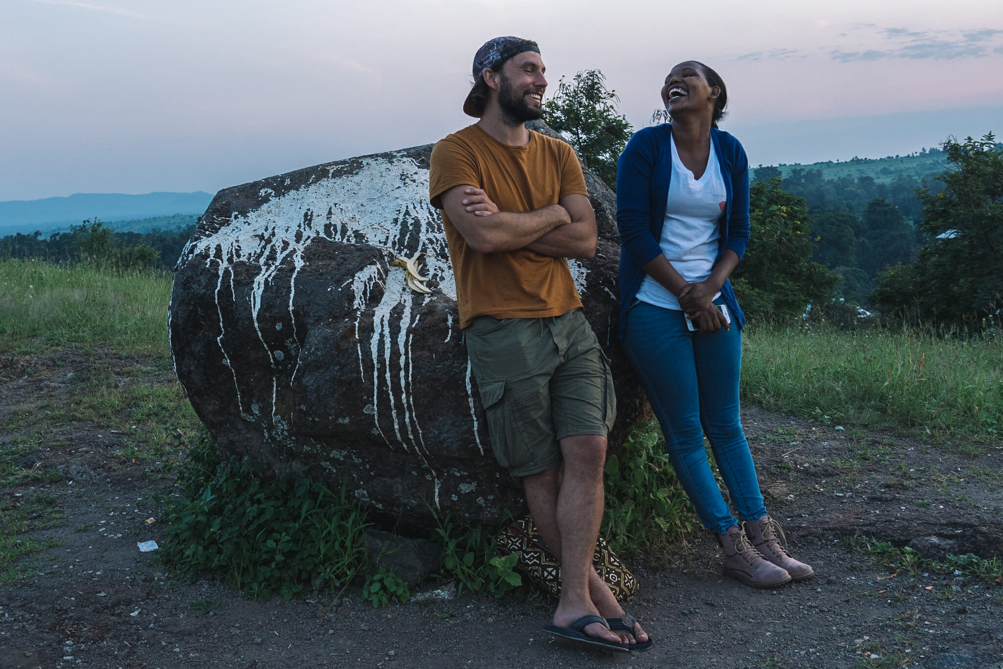 Moment de rigolade avec Sophie face au Kilimandjaro 
