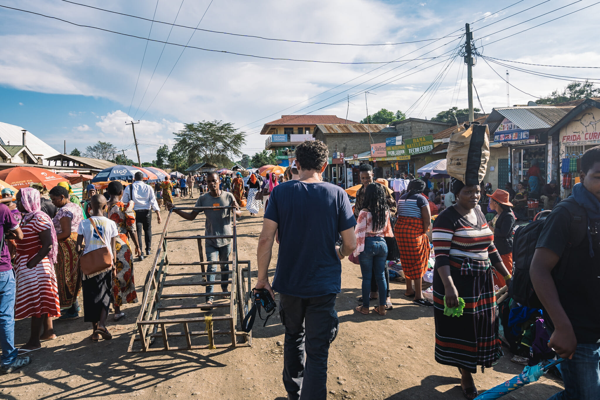 Découverte du marché du village près de Arusha