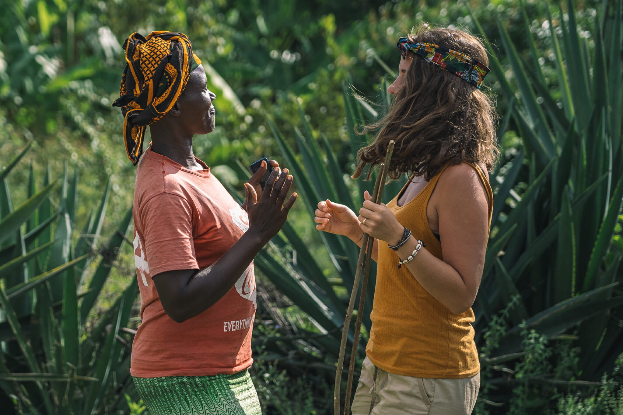 Danse kuria avec une des femmes du village de Nyamburi en Tanzanie