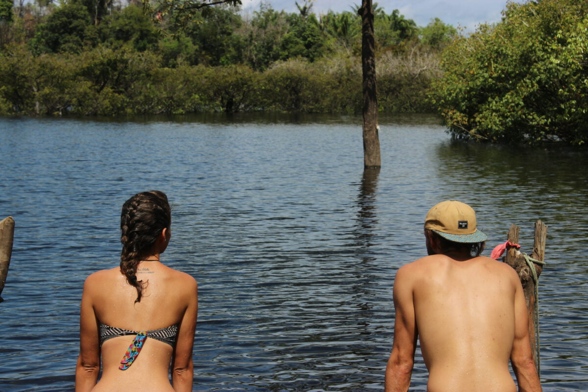Jules et Maryne face à l'Amazone au Brésil