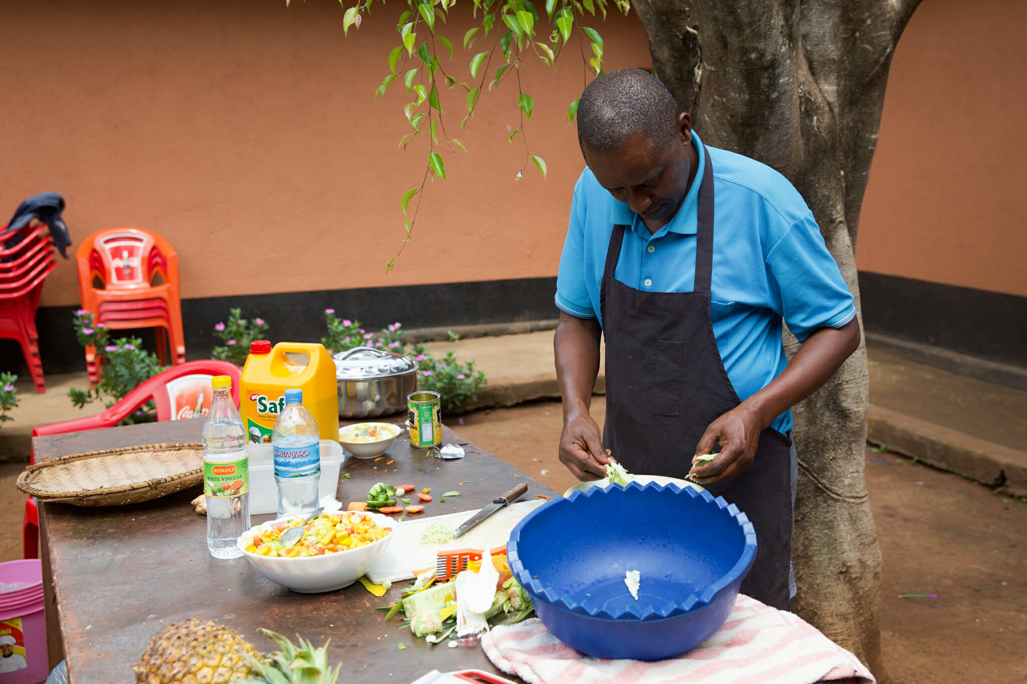 Immersion dans le village d'Endallah en Tanzanie, avec Agape, le cuisinier