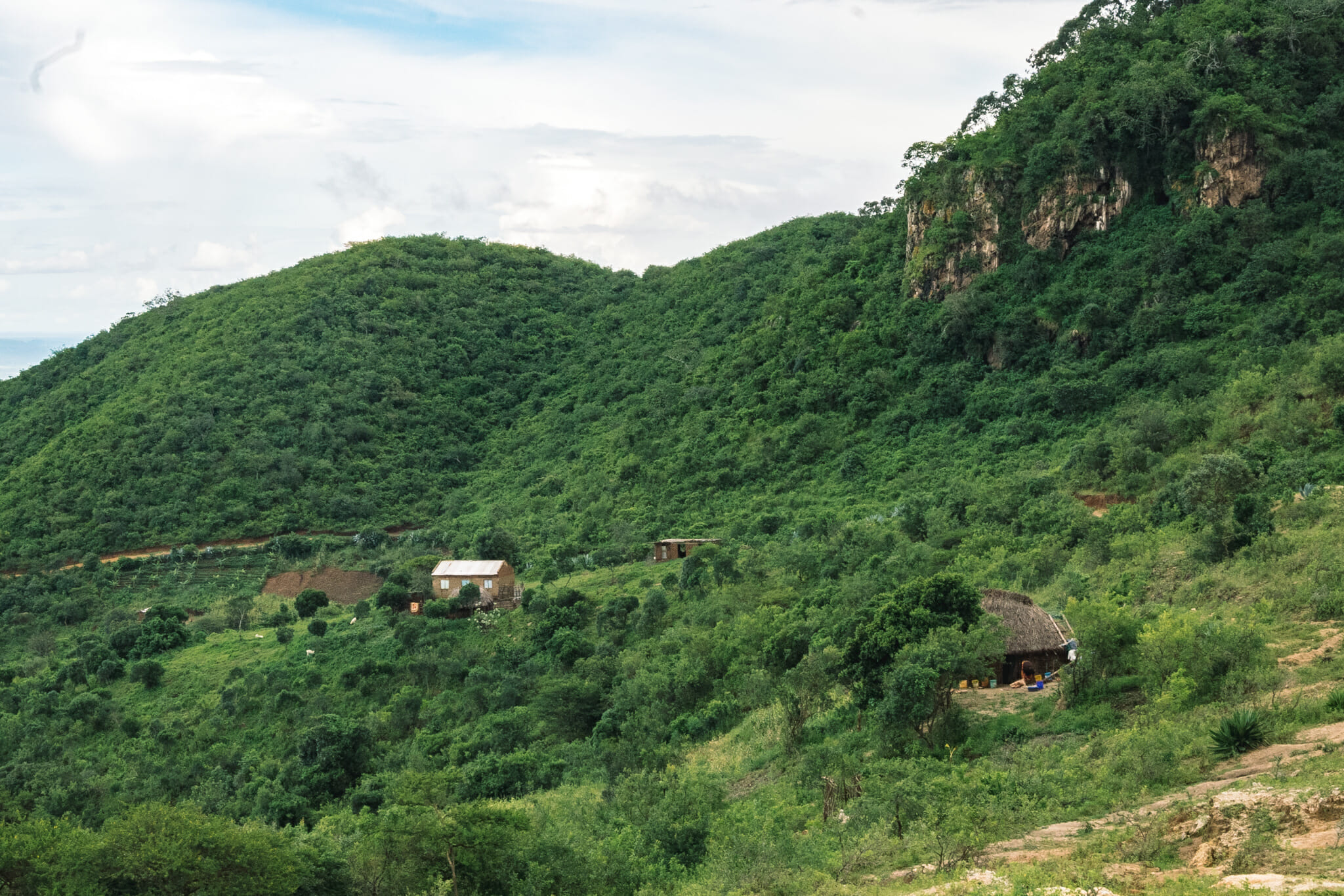 Randonnée pour accéder à l'mmersion dans le village d'Endallah en Tanzanie