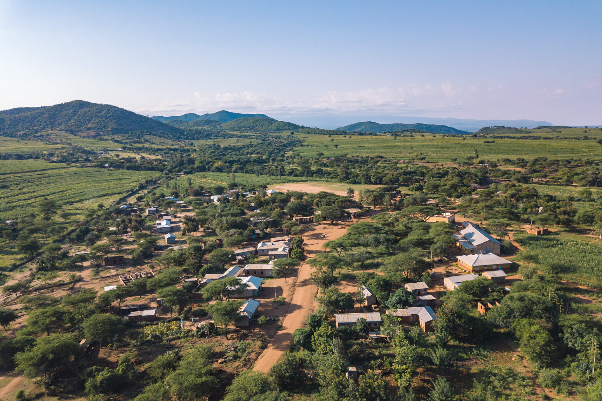 Vue de drone du village d'Endallah en Tanzanie