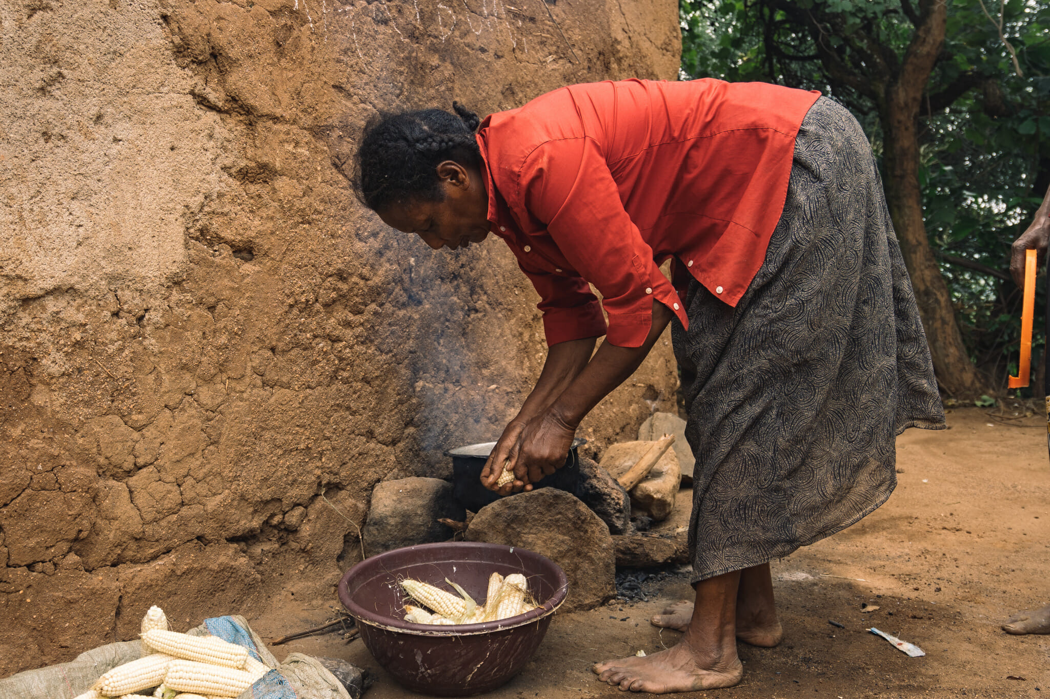 Rencontre avec Mama Marietta lors de l'immersion dans le village d'Endallah en Tanzanie