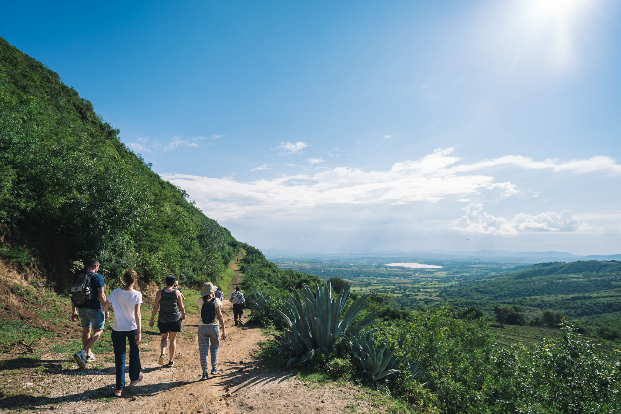 randonnées pour accéder à l'immersion dans le village d'Endallah en Tanzanie