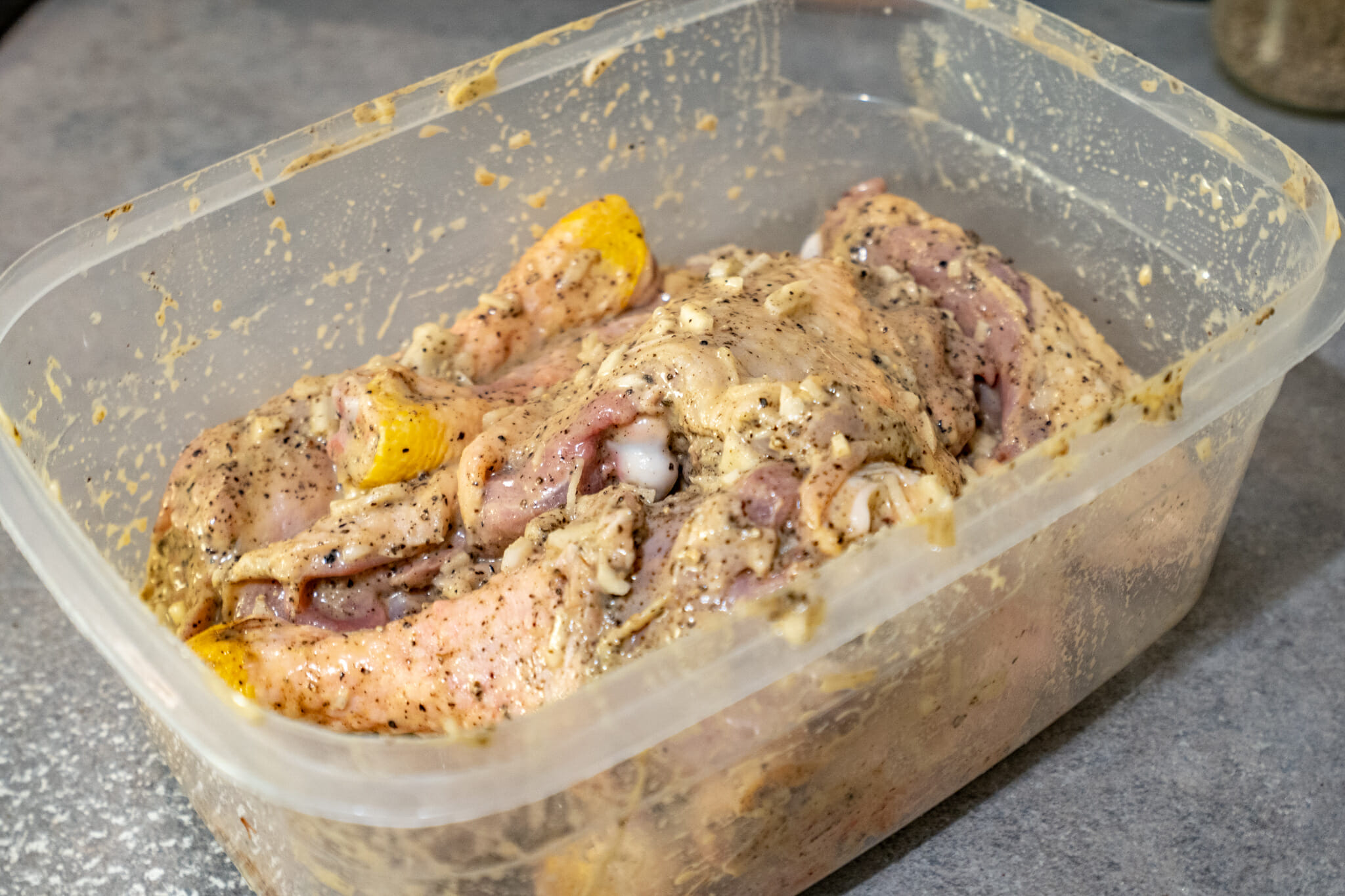 recette du poulet yassa, marinade du poulet
