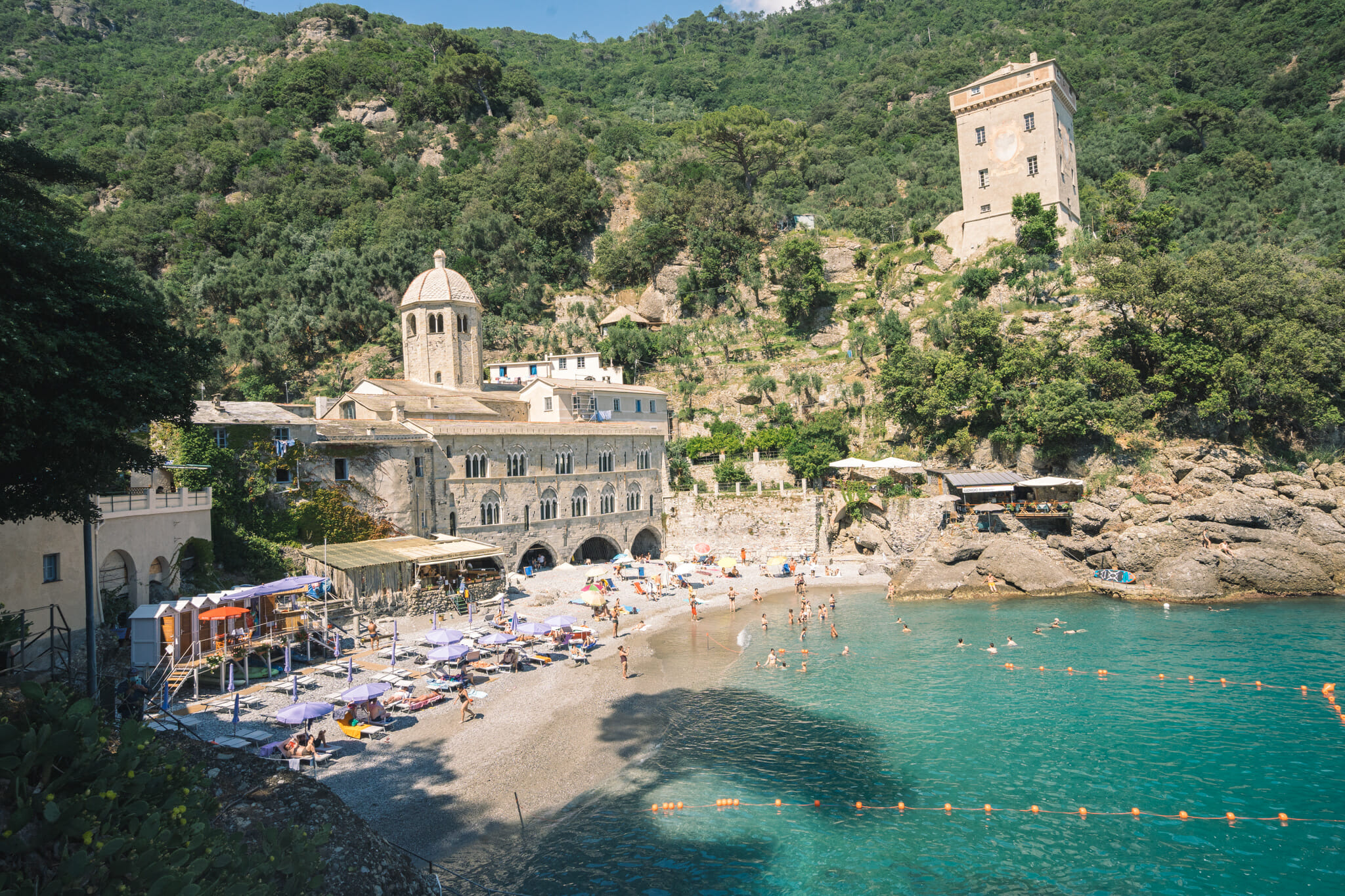Plage de San fruttuoso en Italie