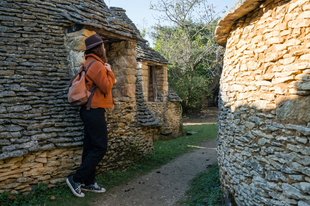 Balade au coeur des cabanes du breuil dans la vallée de la vézère