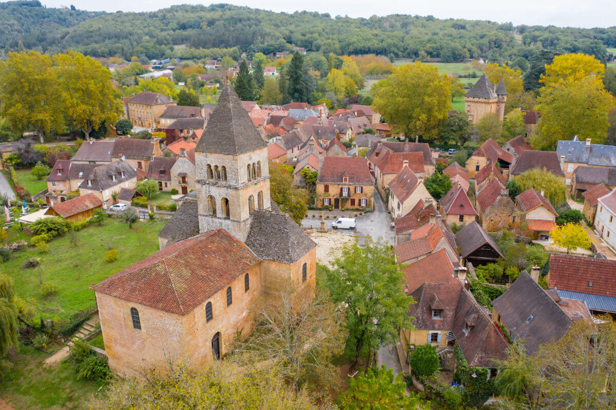 Vue aérienne sur saint léon de vézère 
