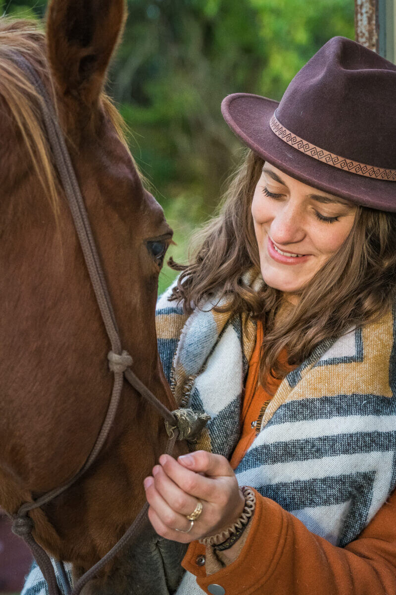 rencontre avec un cheval pour une balade au coeur de la vallée de la vézère