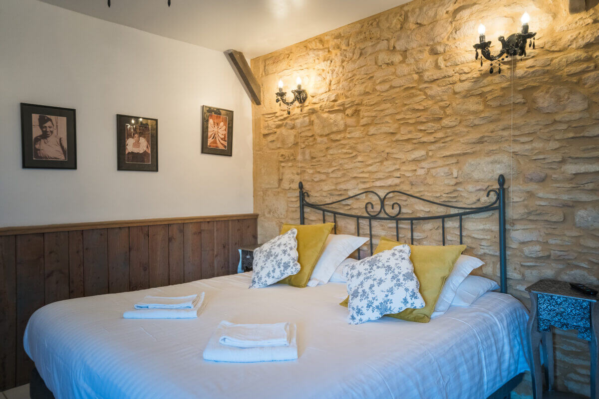 Chambre de la ferme hotel du domaine de la Rhonie dans le Périgord Noir