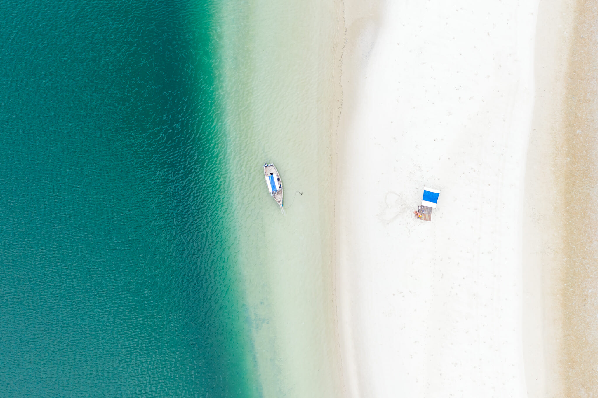 vue de drone sur le banc de sable à chole island