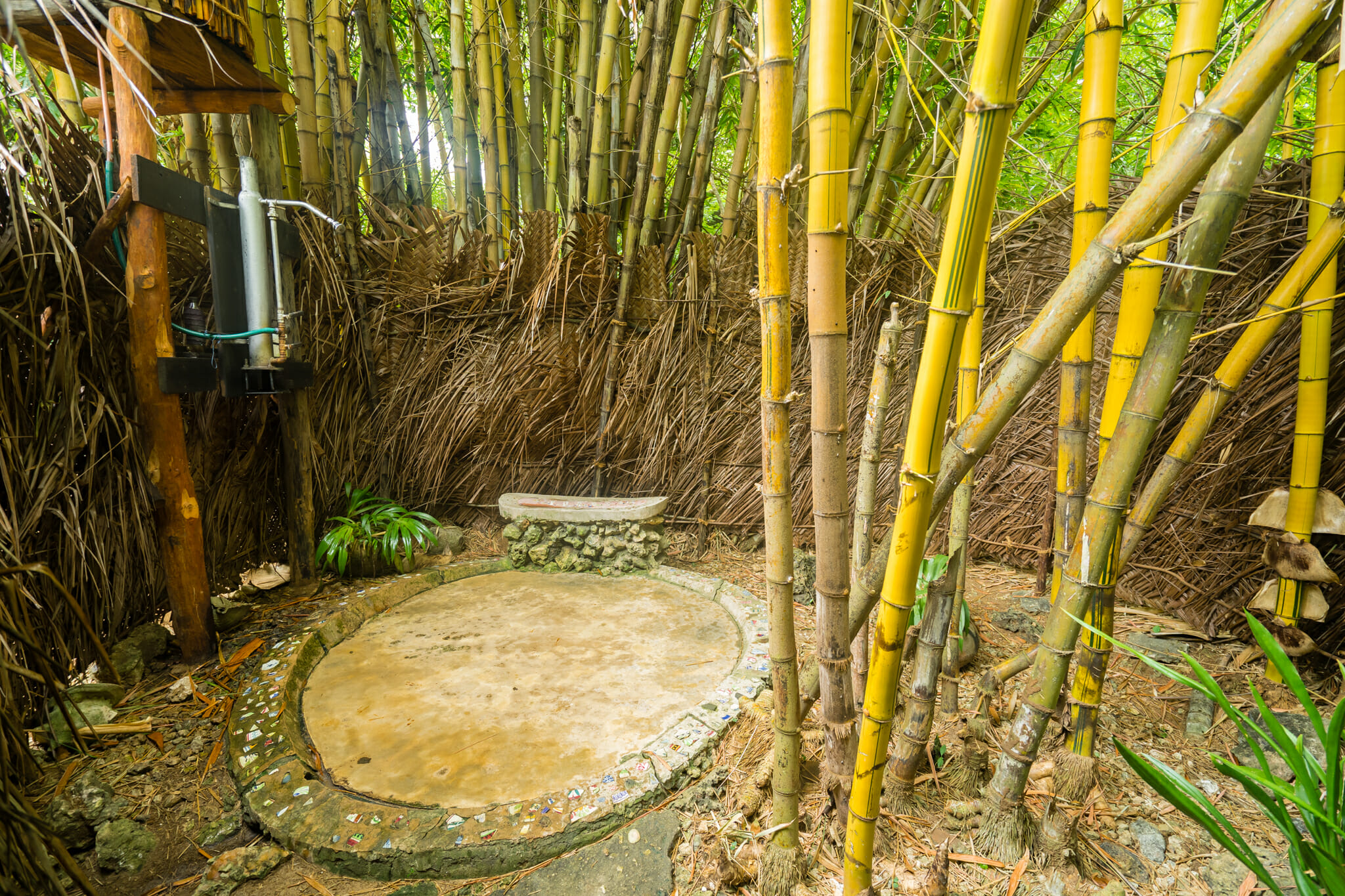 Douche naturelle sur l'île de chole