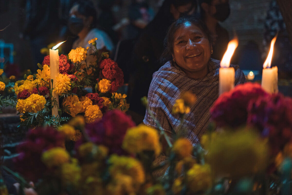 rencontre dans un cimetiere pendant la fête des morts