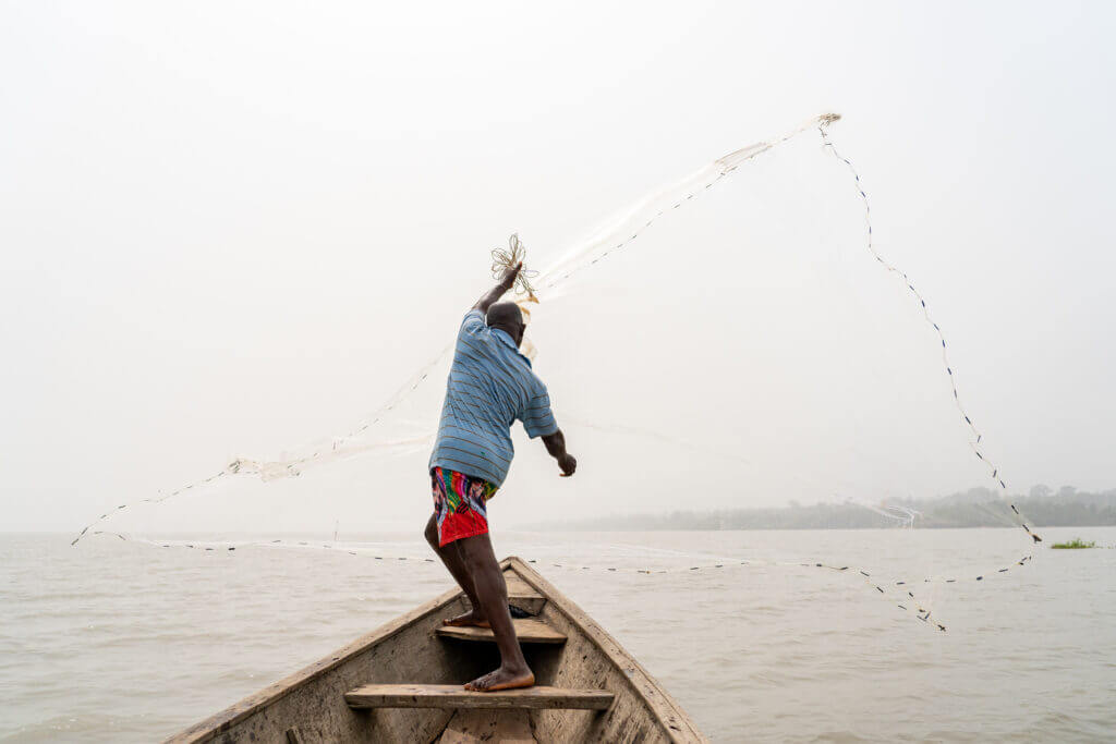 Denis, pêcheur sur le lac Ahémé au Bénin