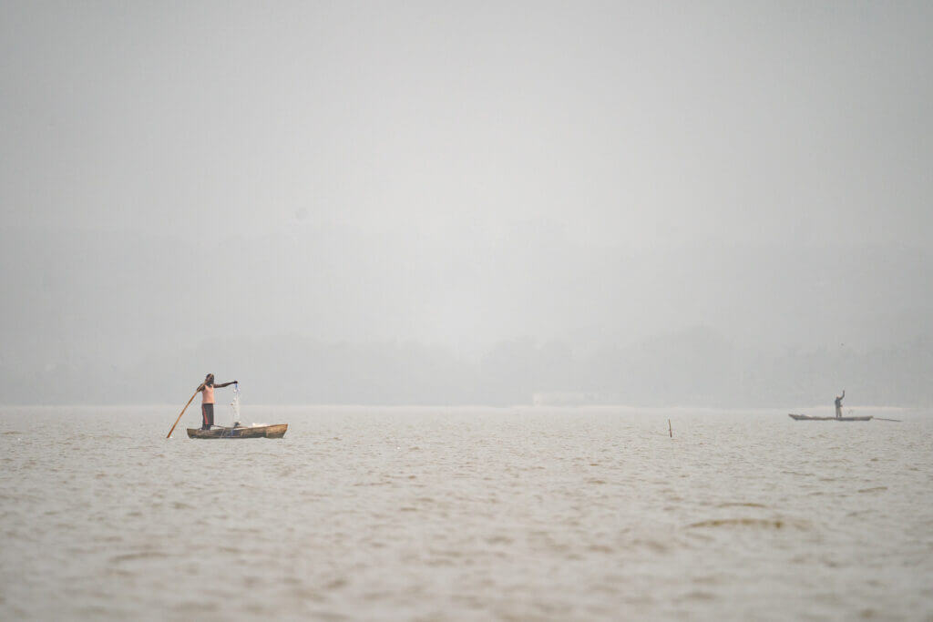Pêcheur sur le lac Ahémé au Bénin