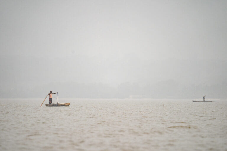 Pêcheur sur le lac Ahémé au Bénin