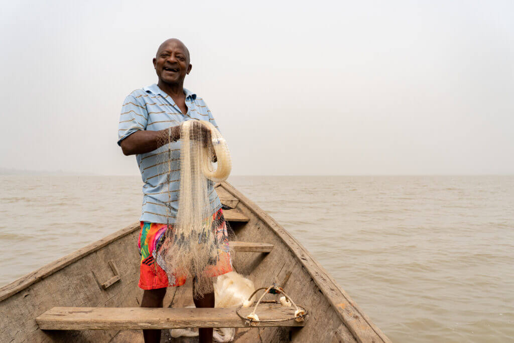 Denis, pêcheur sur le lac Ahémé au Bénin