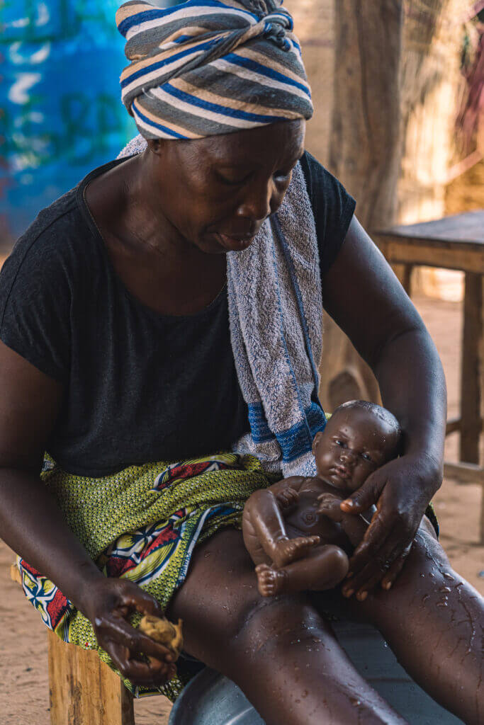 Technique de bain pour bébé à Gogotinkpon