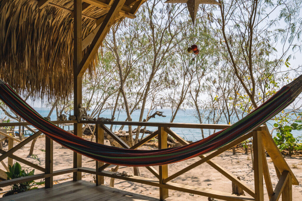 hamac avec vue sur la mer des caraïbes