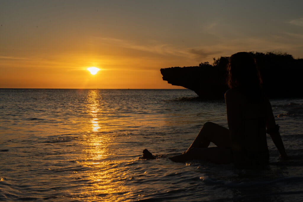 plage et coucher de soleil sur chumbe island