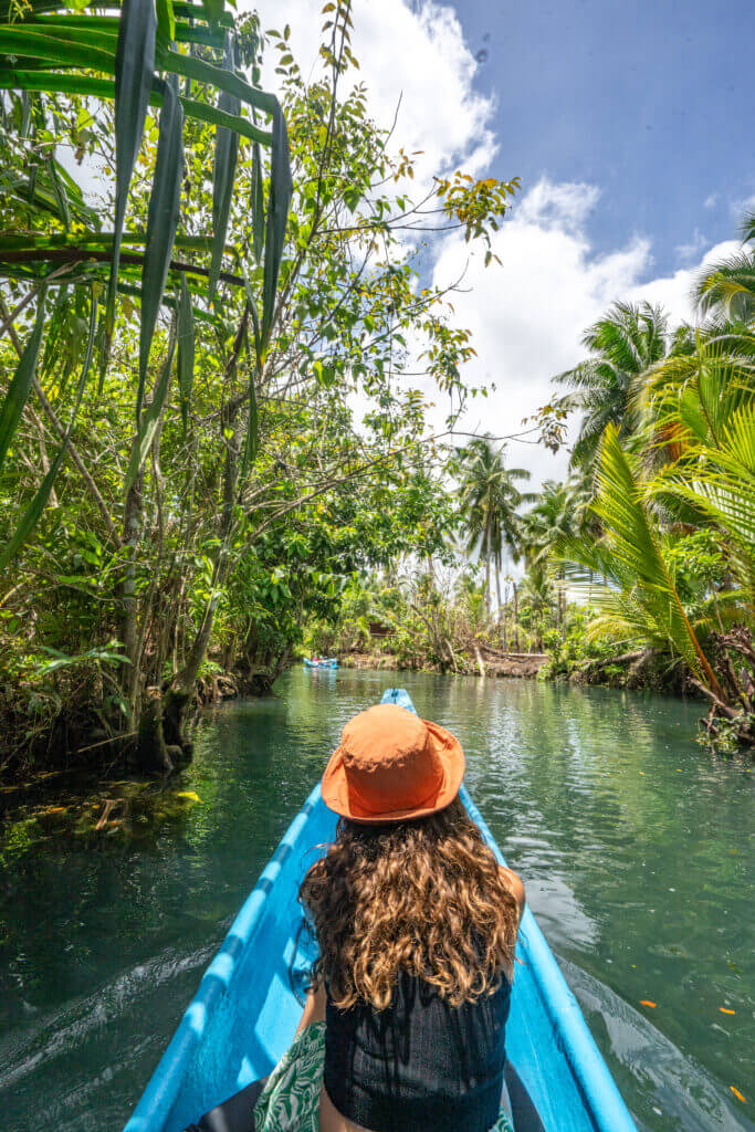 canoe sur maasin river à siargao