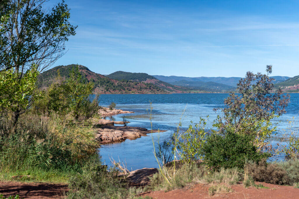 vue sur le lac du salagou