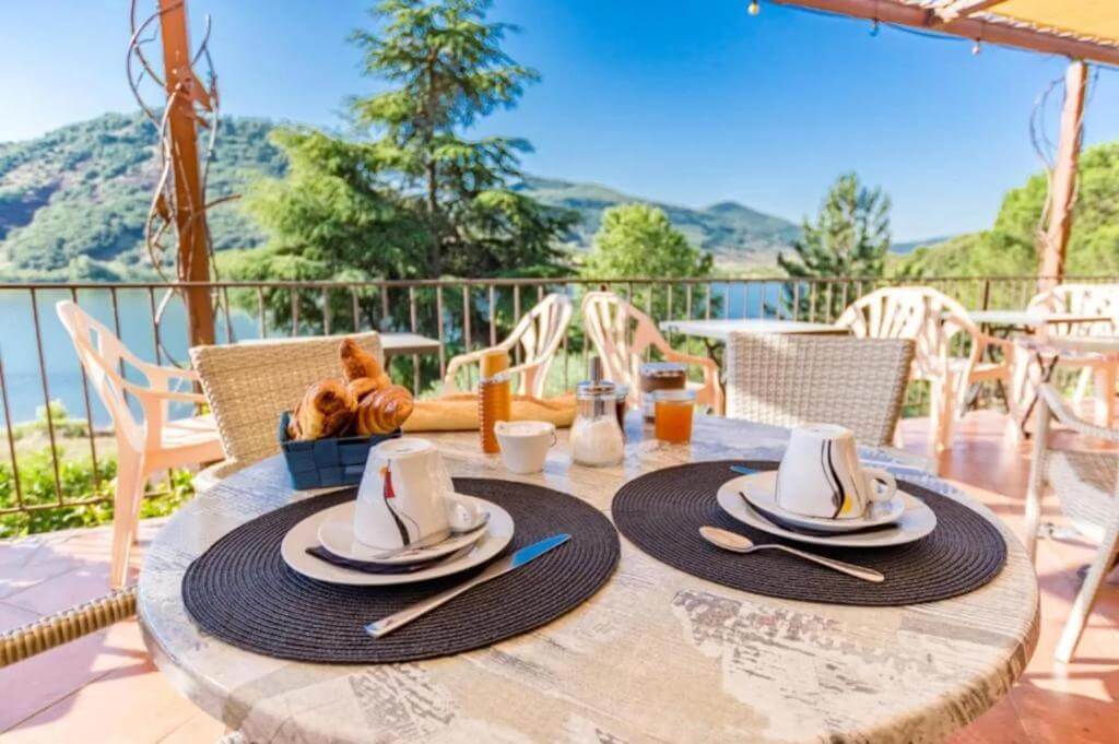 vue sur le lac du salagou