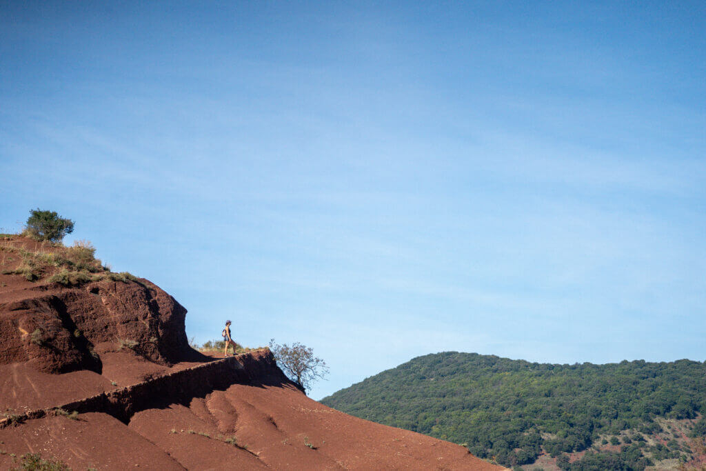 lac du salagou et ses couleurs uniques