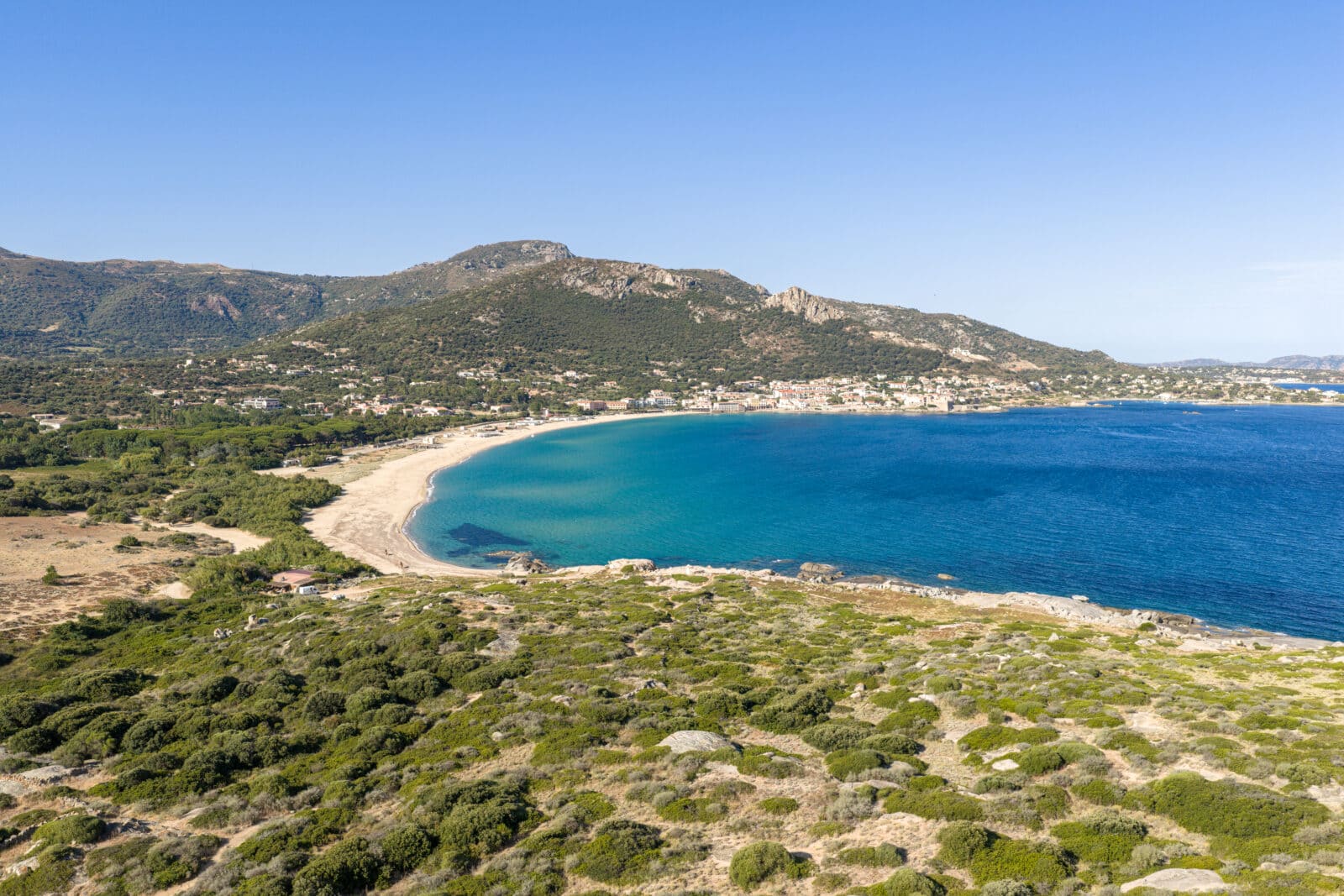 vue de la plage d'algajola