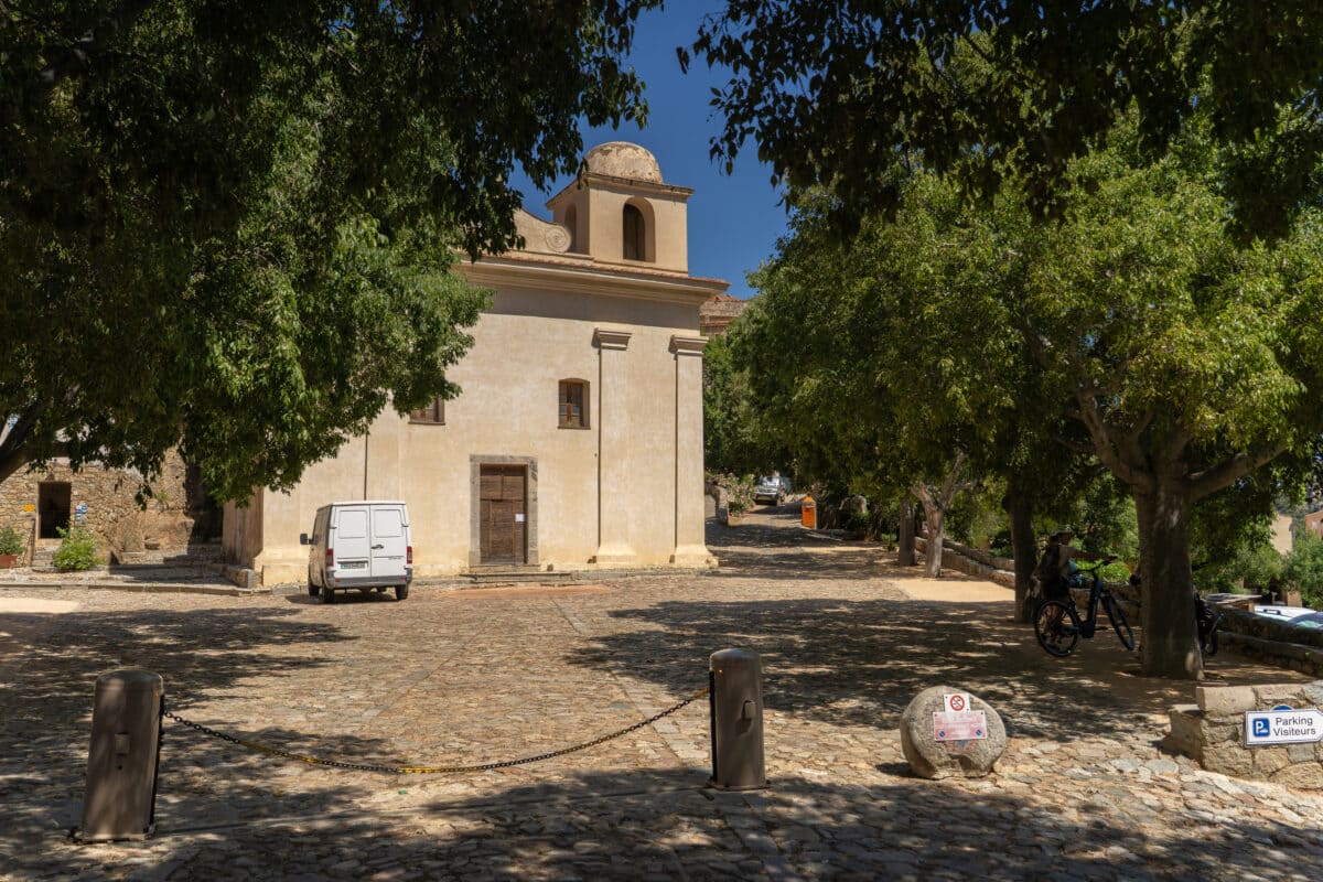 place centrale du village de pigna